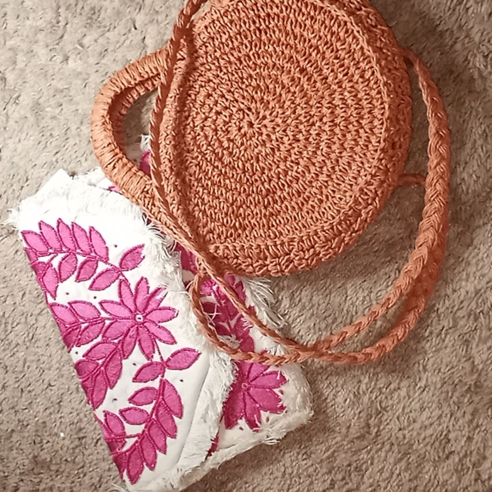 Two summer bags - Picture 1 of 8